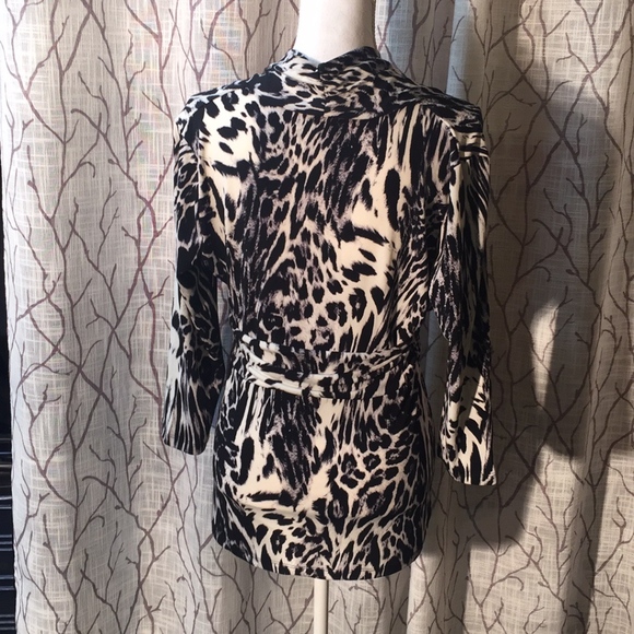 New York & Company 3/4 sleeve leopard print top - Picture 5 of 6